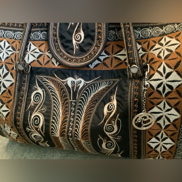 Bandabag Weekender hard to find color. New with certificate. - Picture 5 of 8